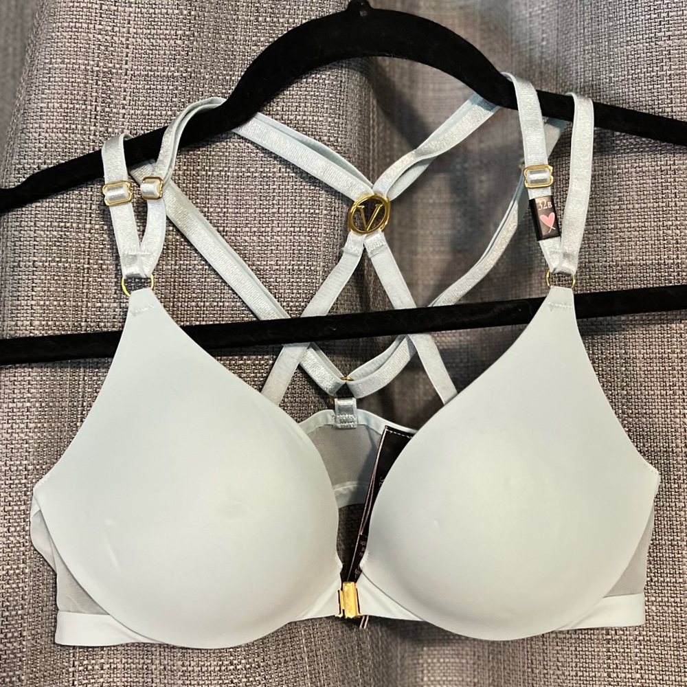 Victoria’s Secret Bra, Very Sexy Uplift Plunge style, front clasp, light blue